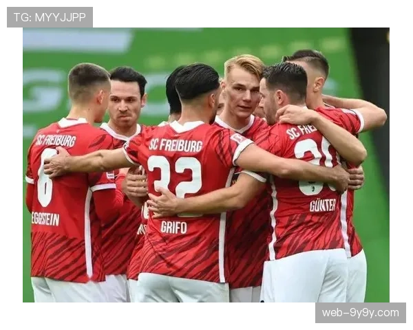 弗赖堡客场逼平法兰克福，补时阶段任意球中柱险造绝杀